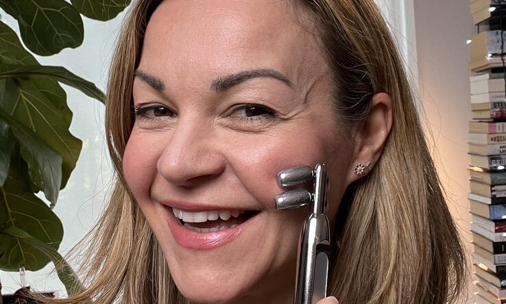 Why and how I use a face roller as one of my best anti-aging skin tools!